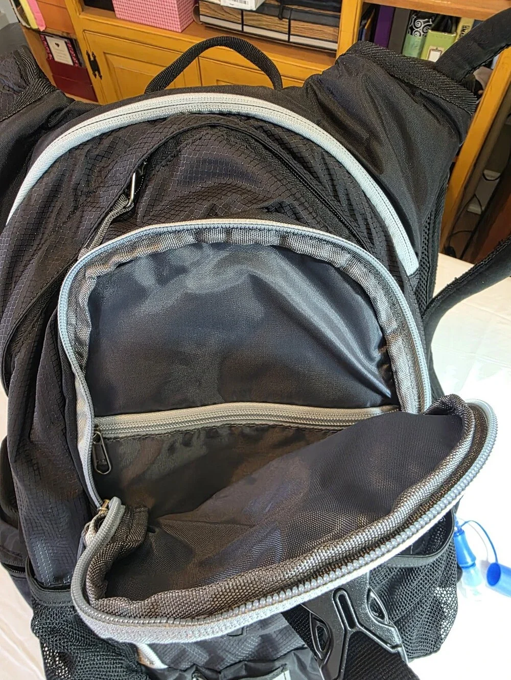 RUPUMPACK Hydration Backpack 2L Insulated Water Bladder Men Women Kids EUC